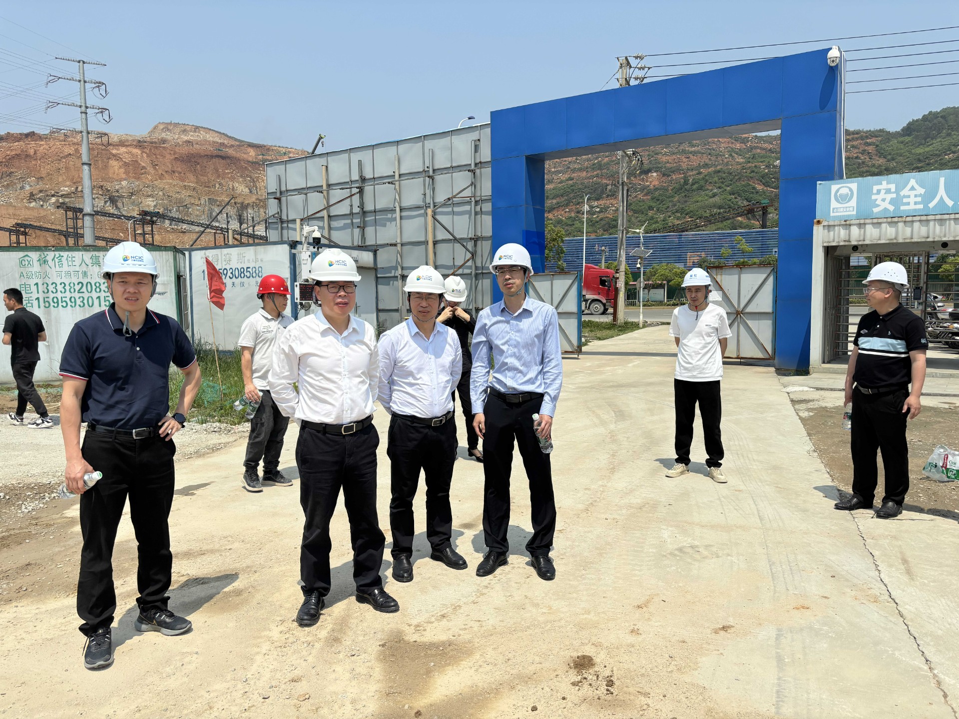 市交投集團領(lǐng)導深入市交投項目開(kāi)展五一節前安全檢查，賴(lài)海瀾拍攝1_new.jpg