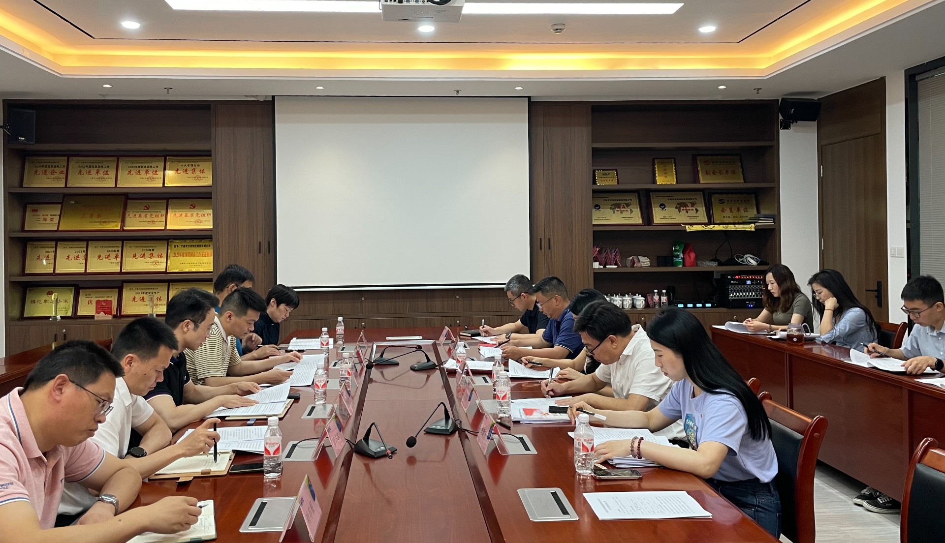 講黨性守黨規嚴黨紀——市交投集團領(lǐng)導赴市交投物流集團開(kāi)展聯(lián)系點(diǎn)工作，葉嵐清拍攝2.jpg