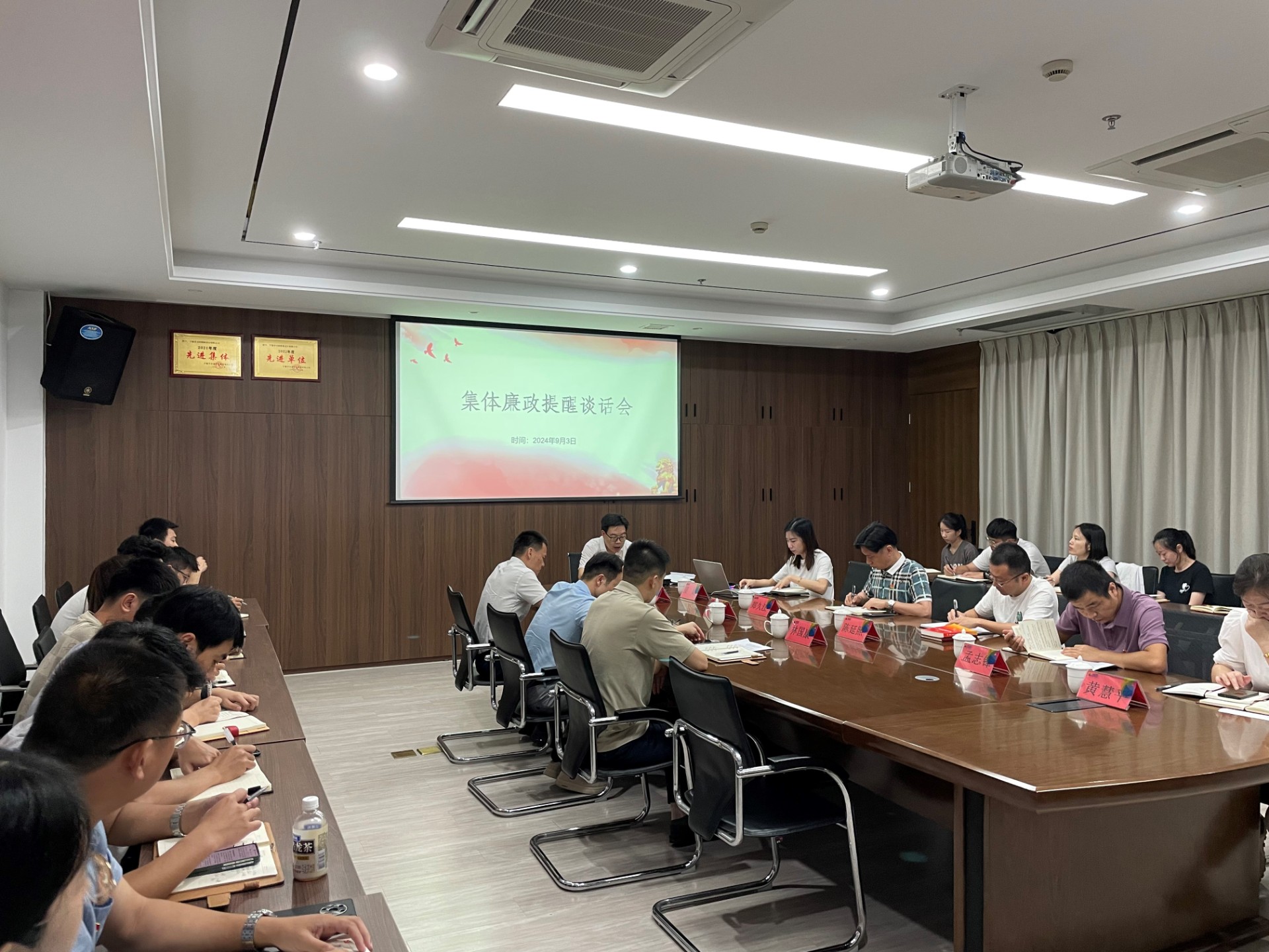 市交投集團領(lǐng)導深入市交投物流集團市交投勘察設計公司開(kāi)展聯(lián)系點(diǎn)工作，葉嵐清拍攝2.jpg