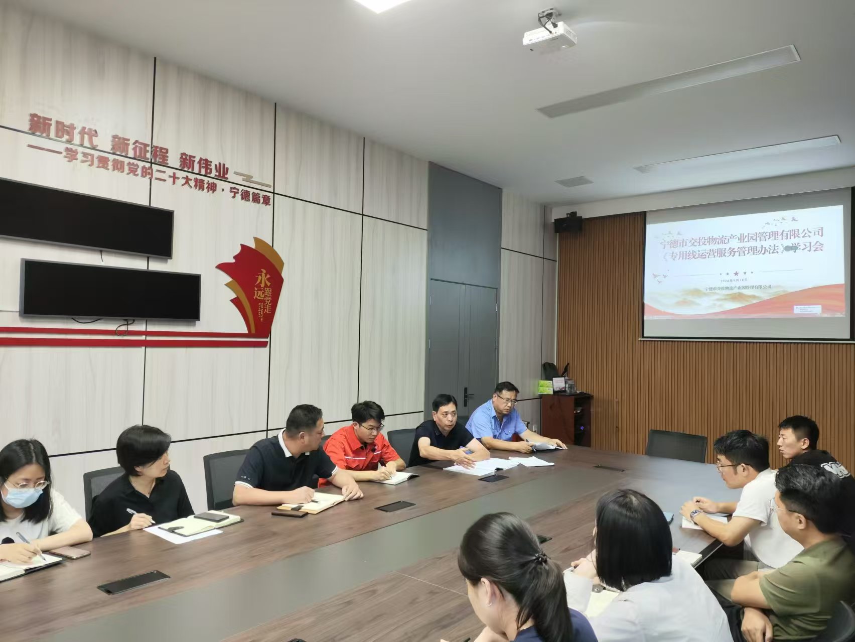 福州鐵路物流中心寧德鐵路物流營(yíng)業(yè)部領(lǐng)導深入寧德陸港開(kāi)展愛(ài)車(chē)宣傳活動(dòng)，張長(cháng)明拍攝.jpg